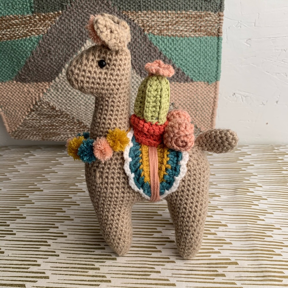Llama crocheted in the amigarumi style